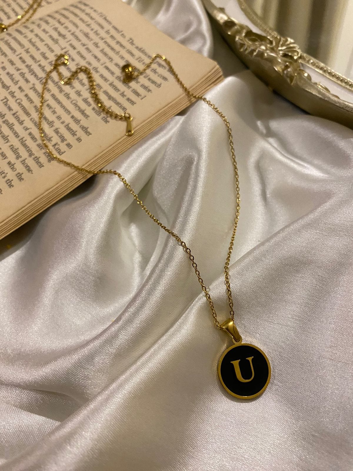 Engrave Delights Curve Black Neckchains (A-Z)