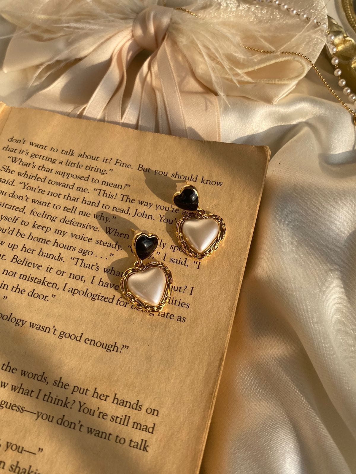 Reine - The Twilight Pearl Heart Earrings