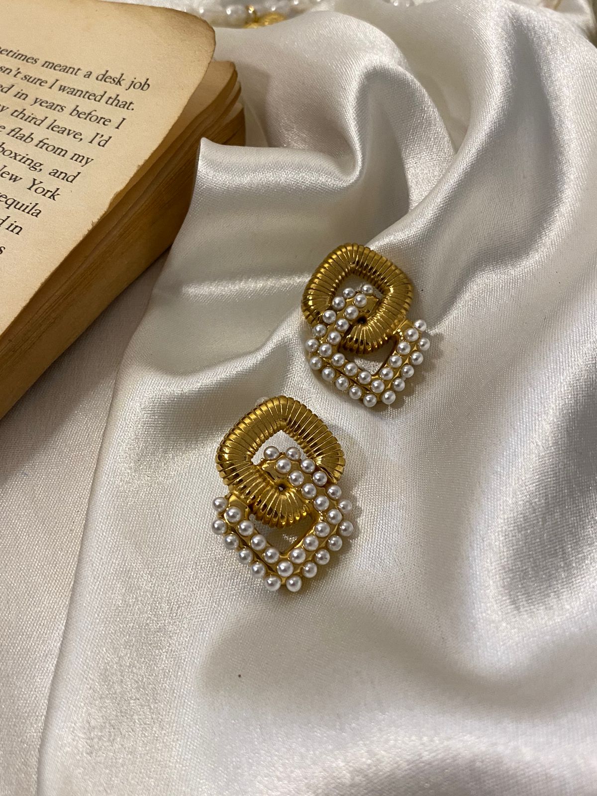 Diana Pearl Earrings