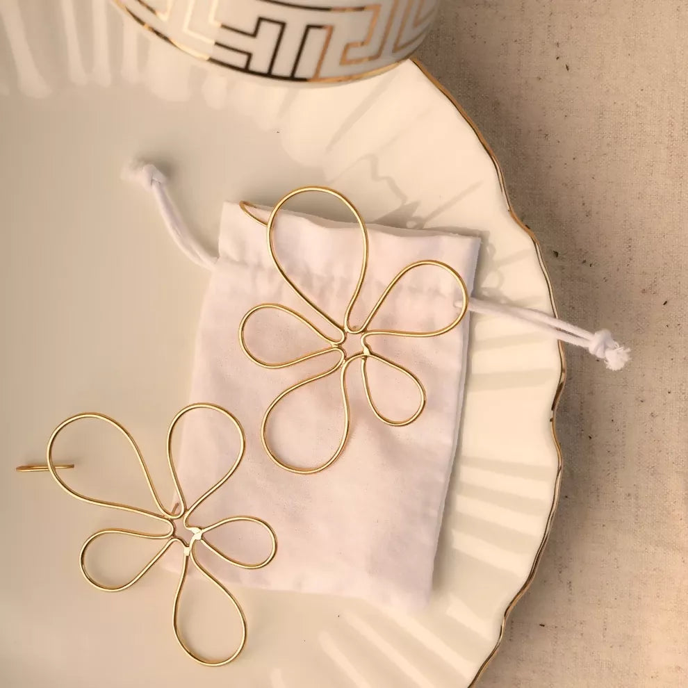 main-character-earrings-170905