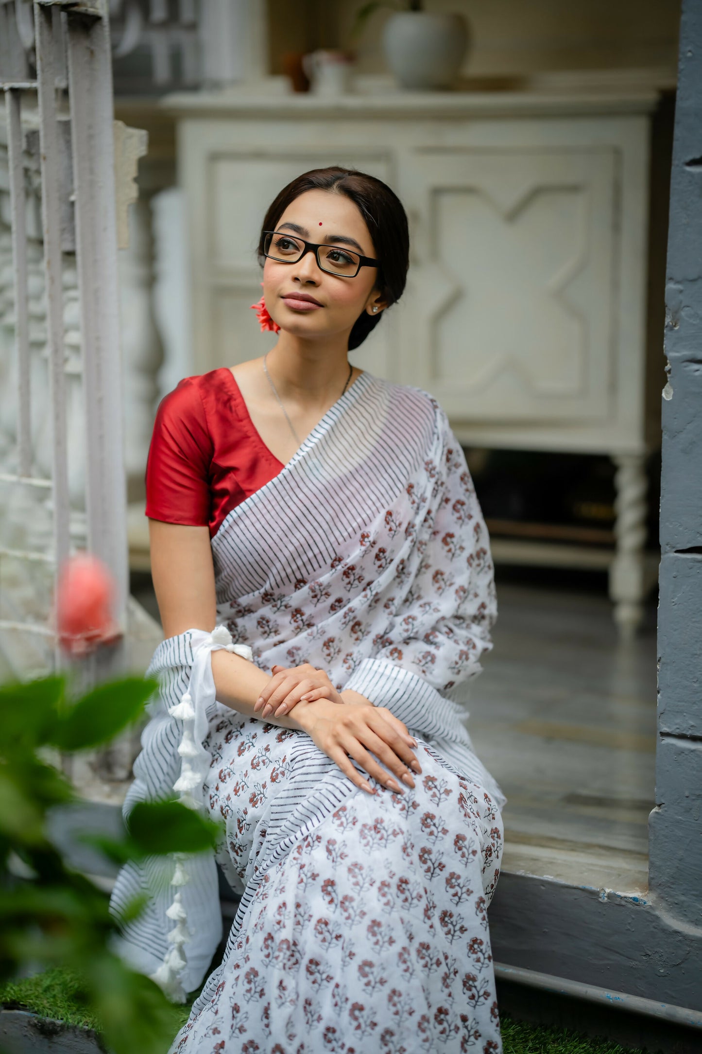 Abar Bochor Kuri Pore - Floral Butti Handwoven Saree