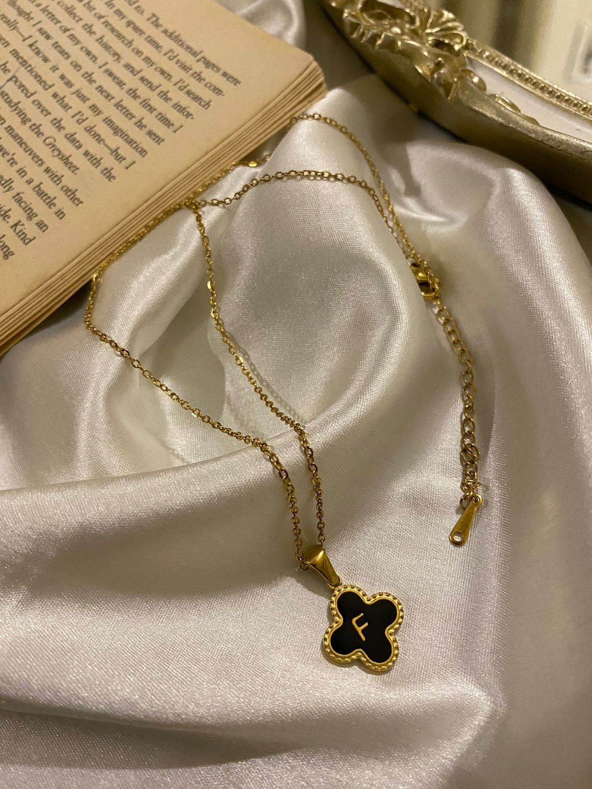 Engrave Delights Clover Leaf Alphabet Pendant (A-Z)