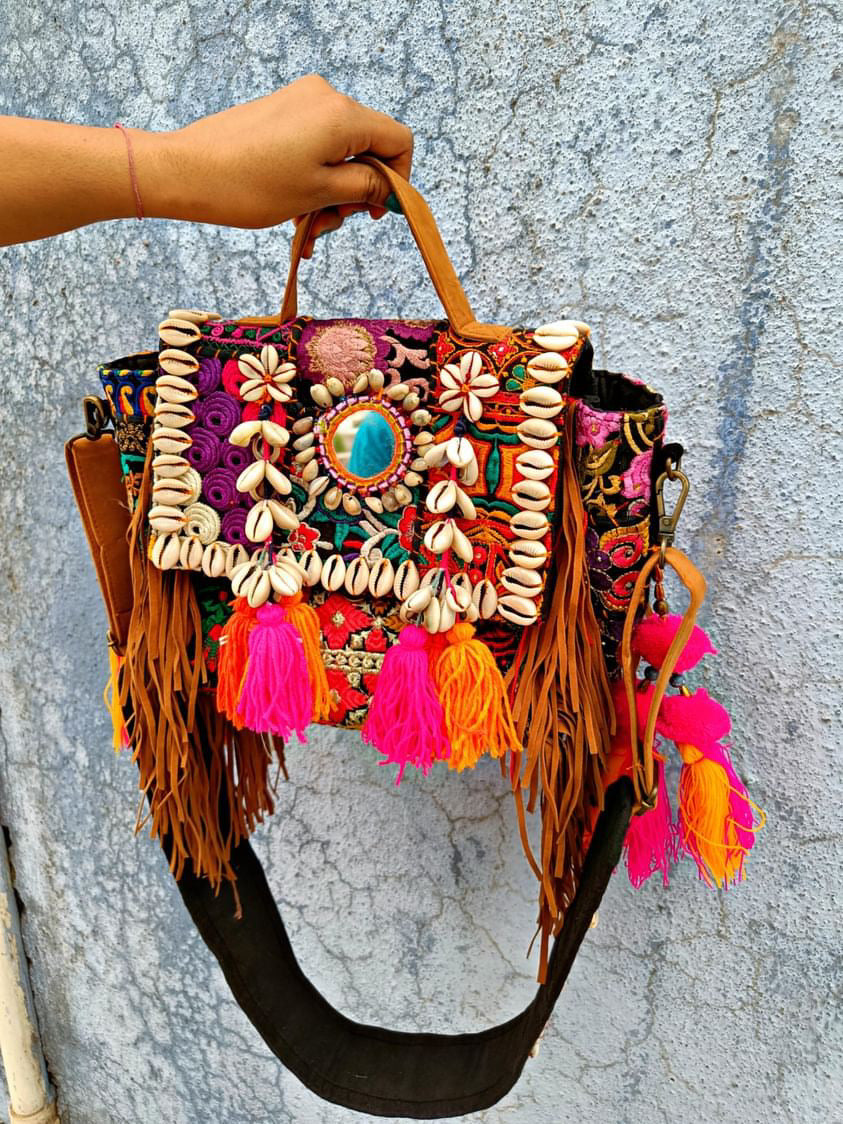 Trendy Banno Shell Sling Bag – Local Nation