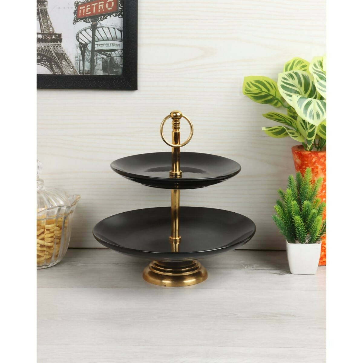 Double cake outlet stand