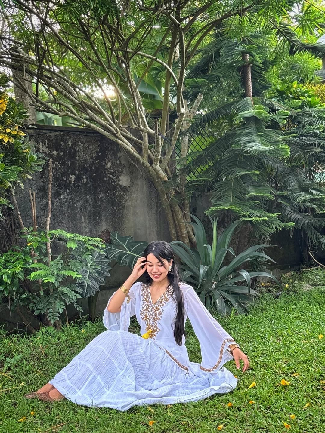 Zeenat Aman White Embroidered Top