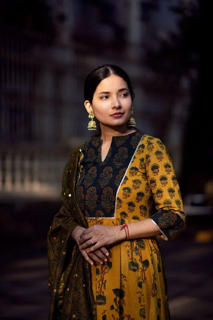 Mehndi Green Chanderi Silk Dupatta with mirror work