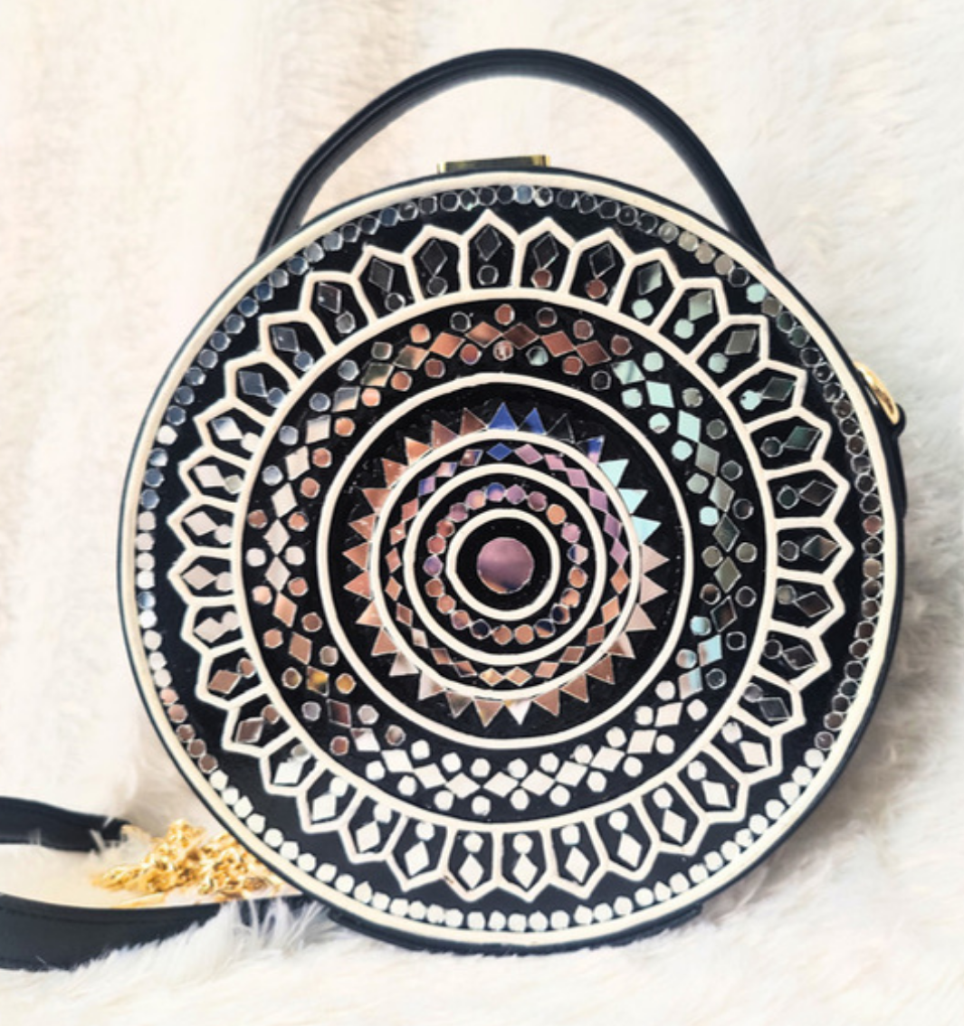 Mandala Lippan Art Handcrafted White/Black Circle Box Bag