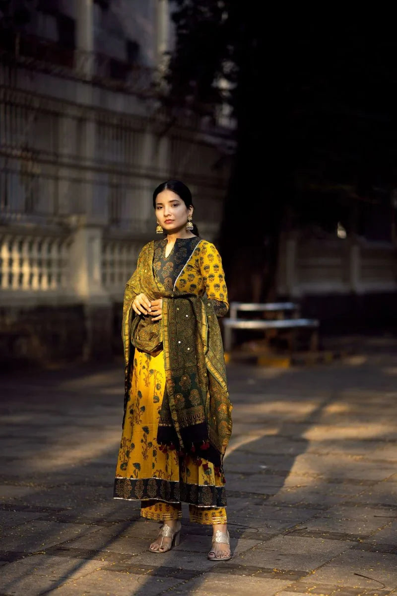 Mehndi Green Chanderi Silk Dupatta with mirror work