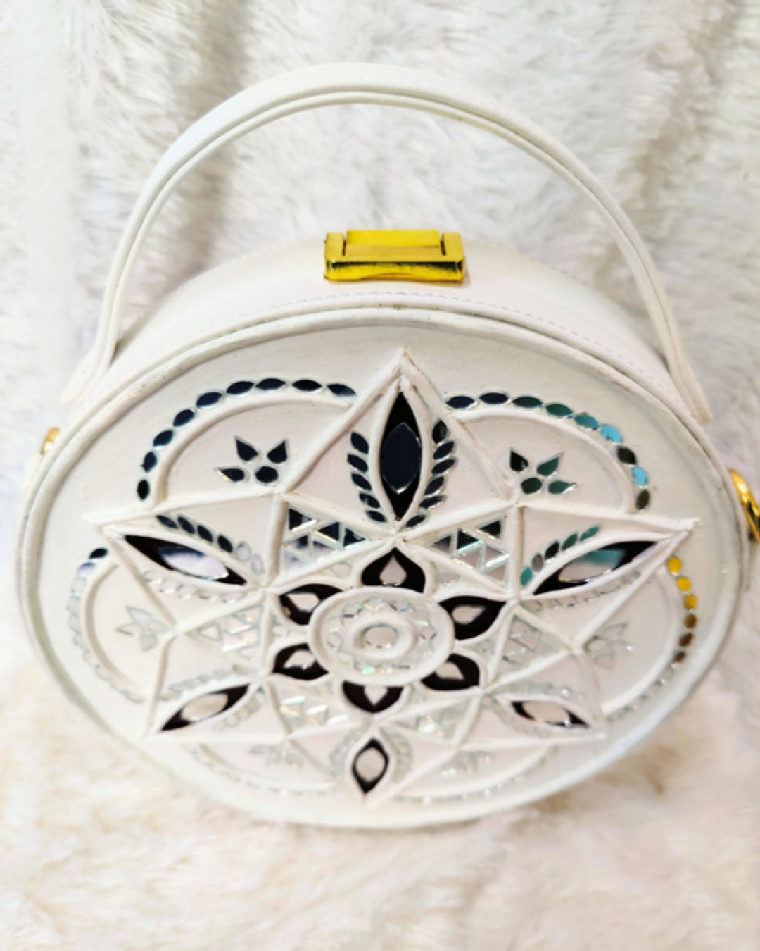 Mandala Lippan Art Handcrafted White/Black Circle Box Bag