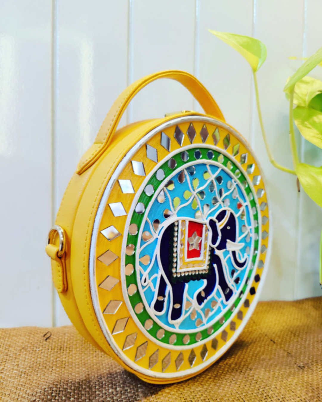 Animal/Bird Lippan Art Handcrafted Circle Box Bag