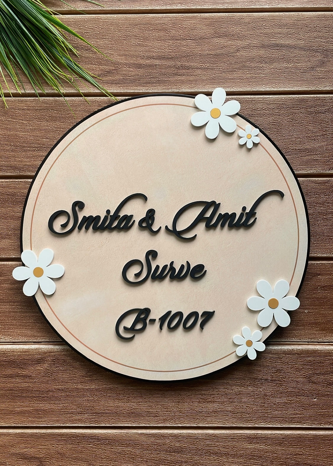 Daisy Round Name Sign