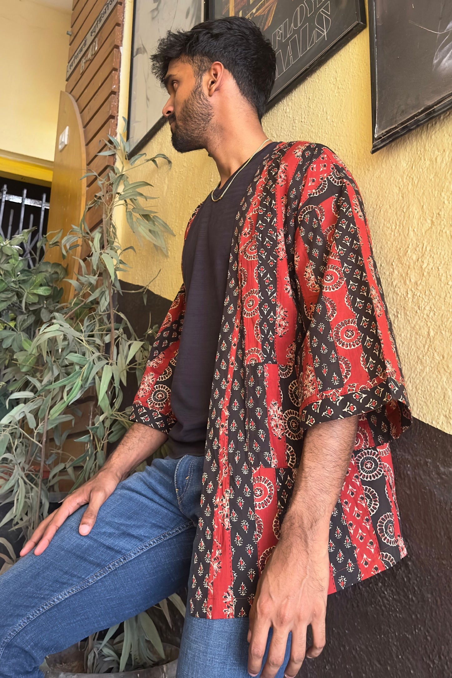 Free-size Unisex Patchword Ajrak Print Black and Red Shrug