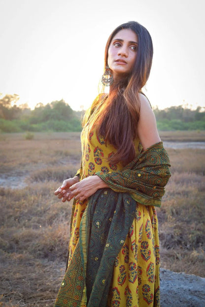 Mehndi Green Chanderi Silk Dupatta with mirror work