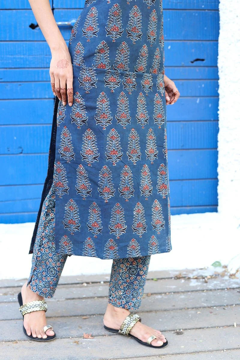 Aaraam Aasmani Kurta Pant Set