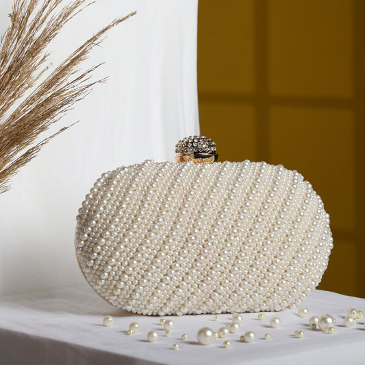 Pearlescent Oval Clutch: Elegant White Beauty