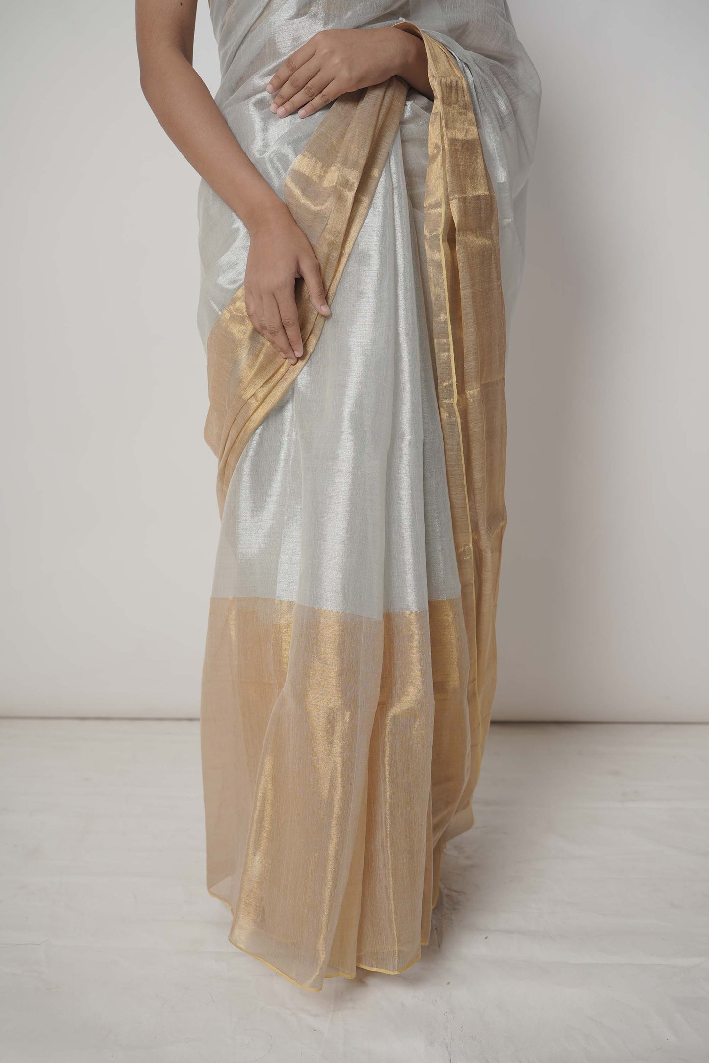 Aarna Gold Border Tissue Saree