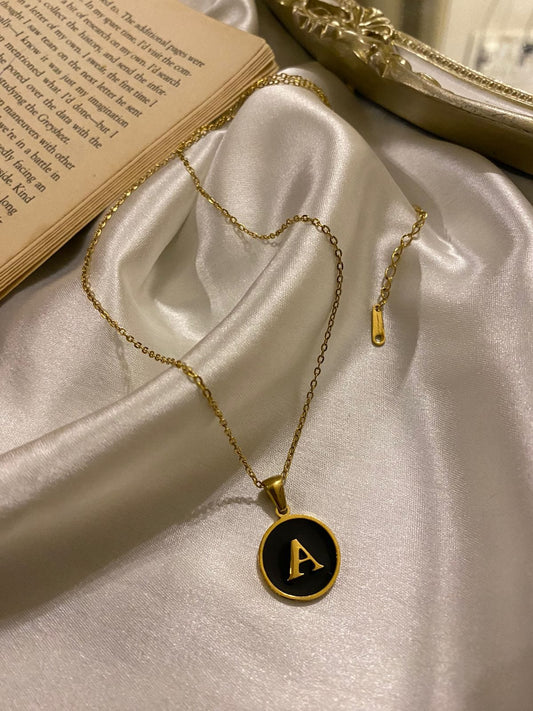 Engrave Delights Curve Black Neckchains (A-Z)