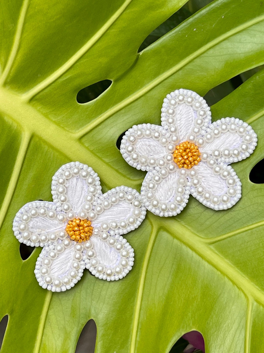 Daisy White Beaded Earrings