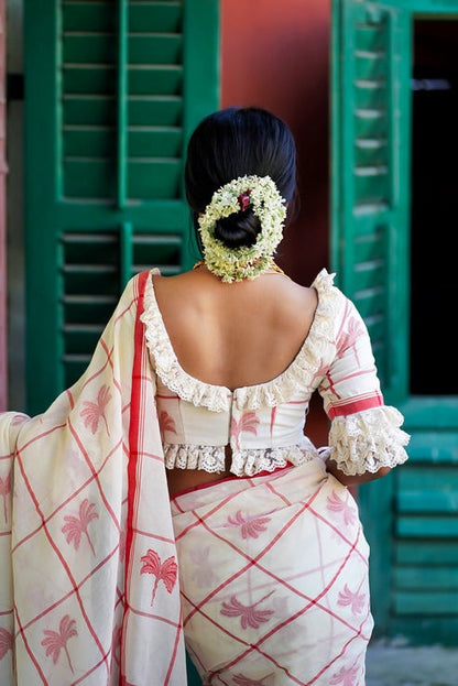 Lady in Jalgaon Handwoven Cotton Jamdani Saree