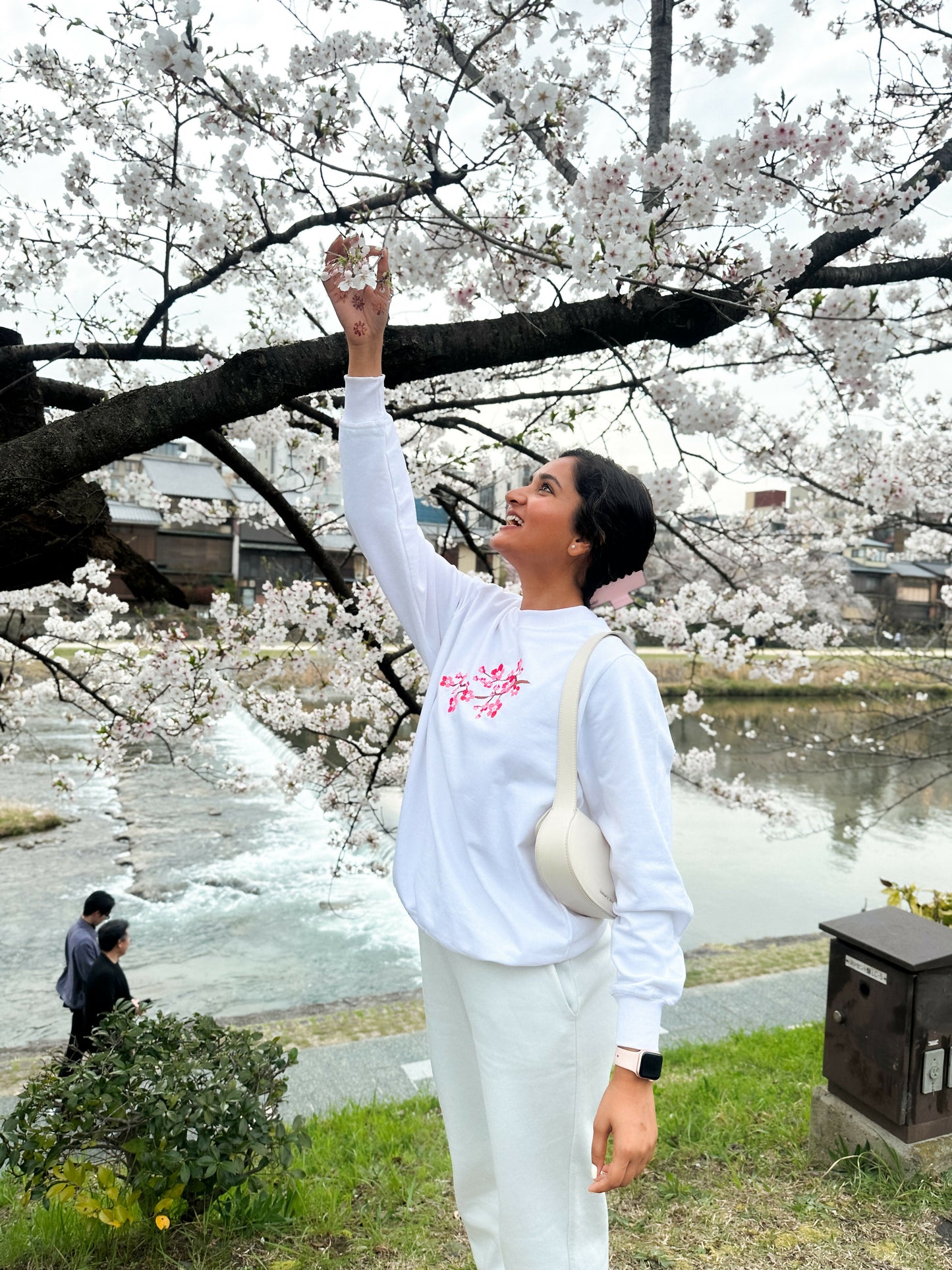 Sakura Embroidered White Sweatshirt