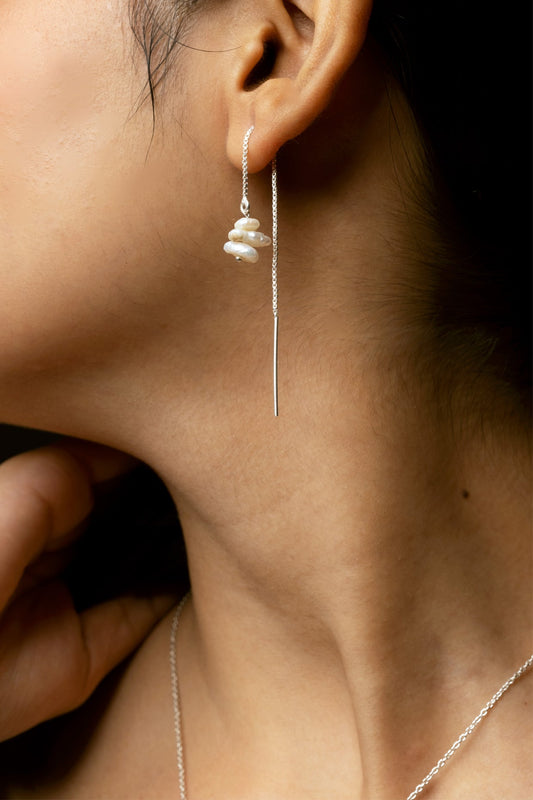 Raya Chip Pearl Sui Dhaga Earrings