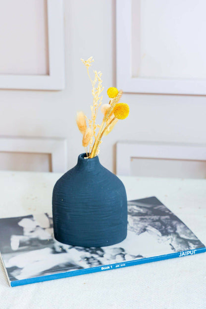 Ceramic Ronda Lined vase