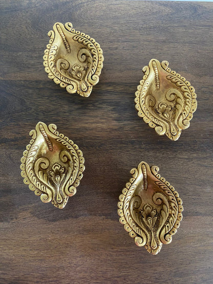 Chaand Brass Diya Gift Box (Set of 4)