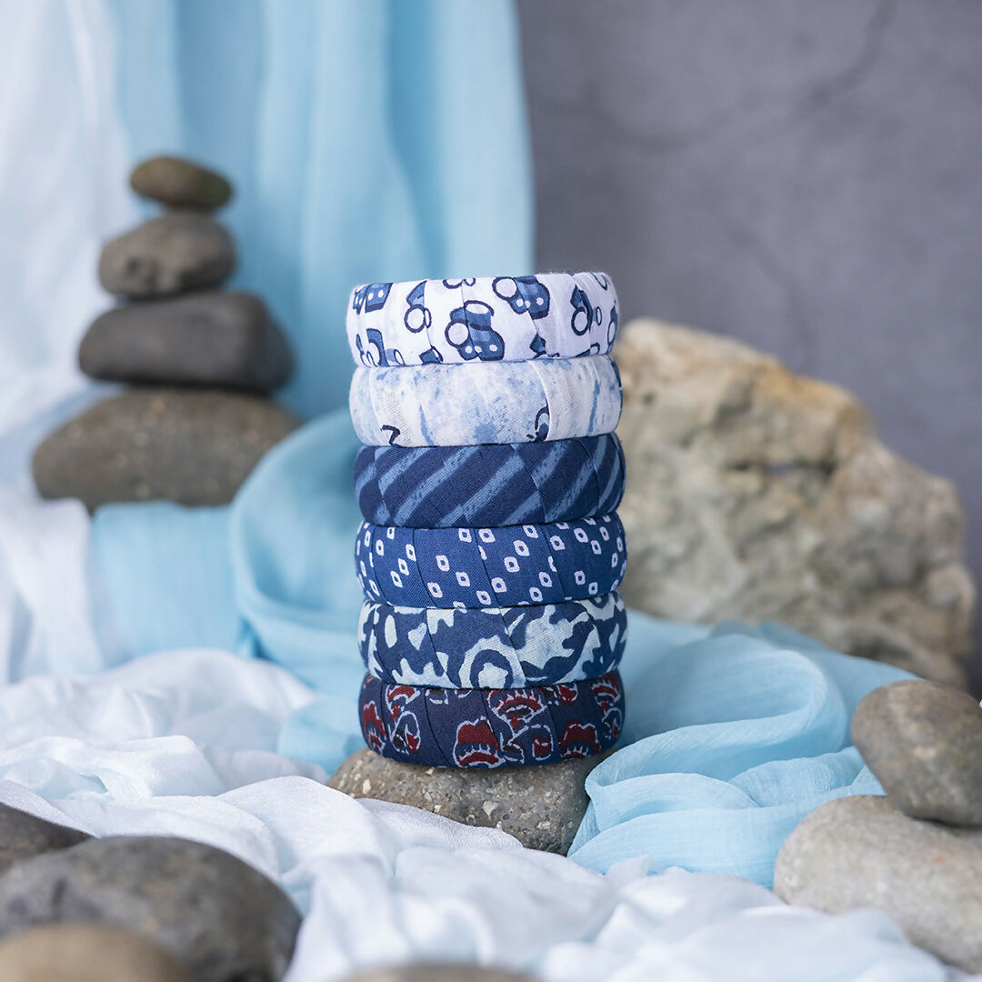 Nadi F Blue & White Bangle Set