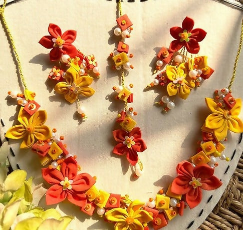 Floral Hadi Necklace & Earring Set