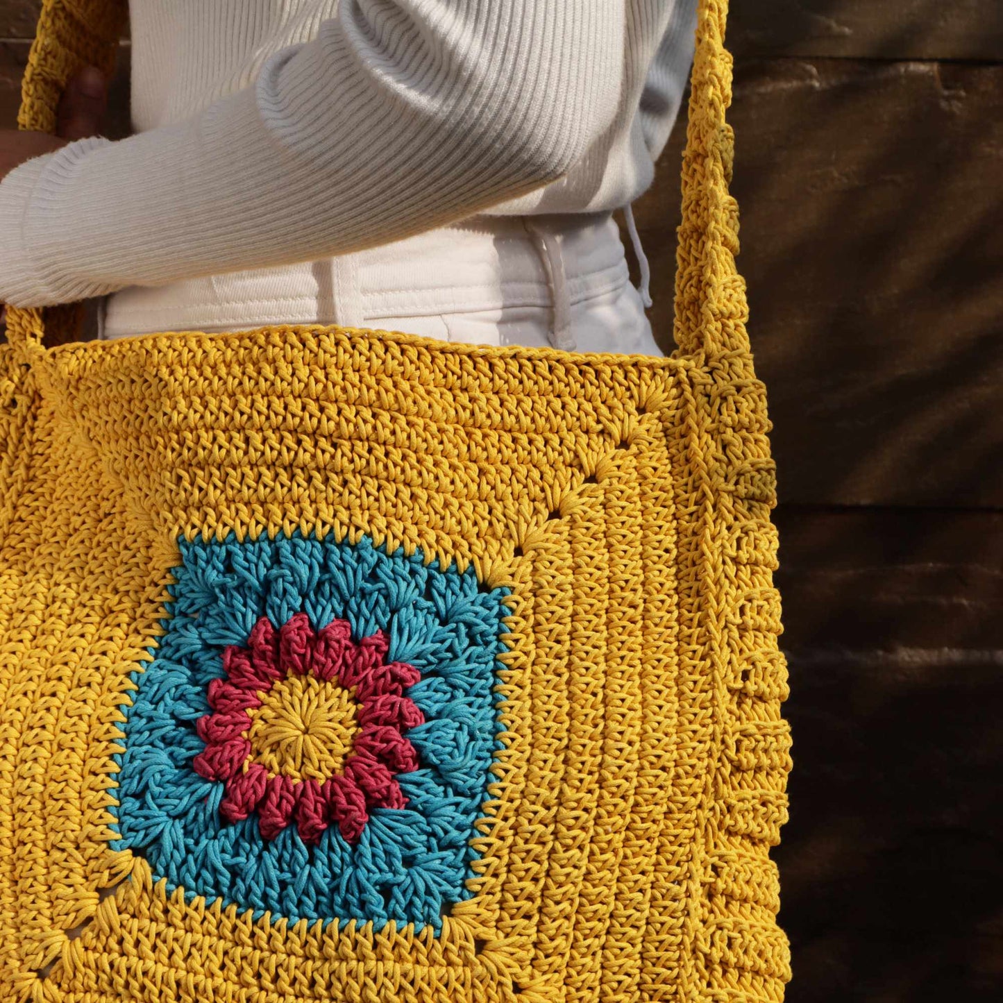 Chrysanthemum Quad Spirit crochet cross-body bag