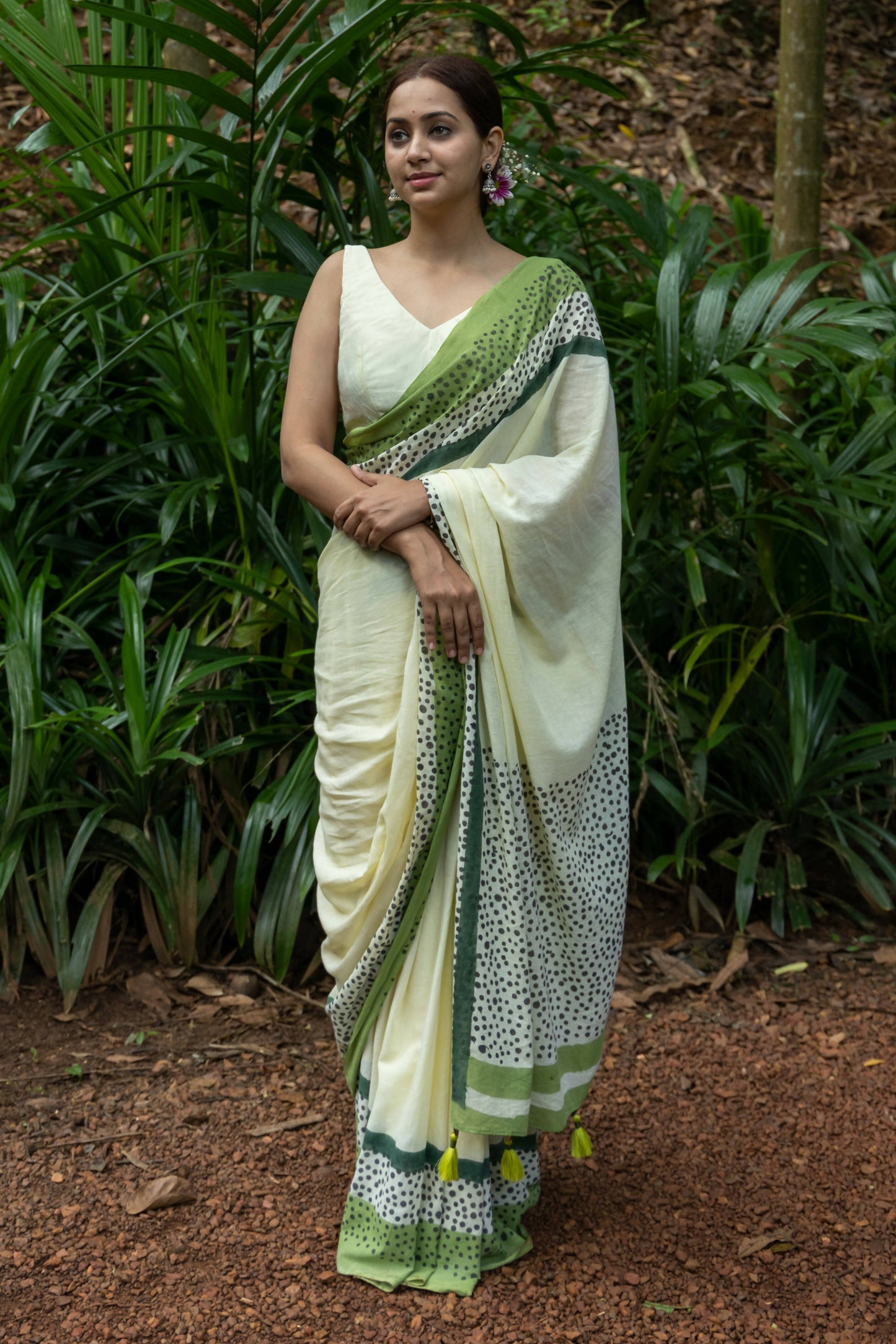 Miri Mul Cotton Green Saree