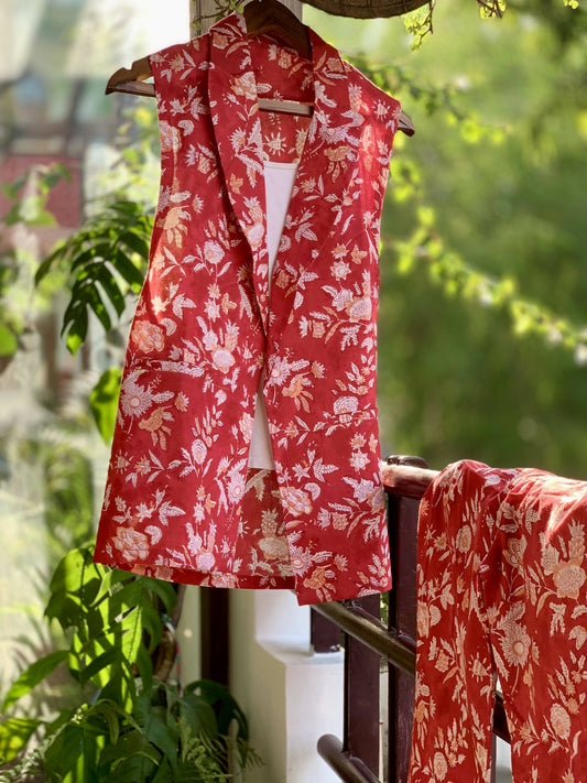Red Floral Print Sleeveless Blazer - Pant Set