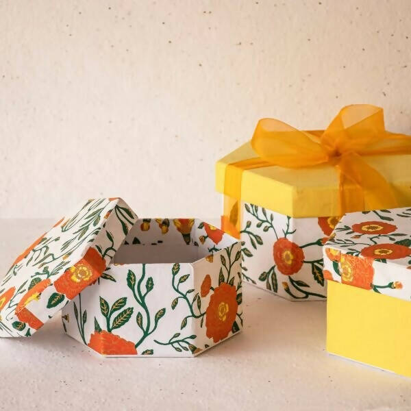 Phool Holi Colour - Milan Giftbox I Pack of 14 I 400 GMS Holi Colour,  Thandai, T Shirt, Chandan Tika,Kimirica Skin Friendly & Certified Herbal &  Organic Gulal : Amazon.in: Home & Kitchen