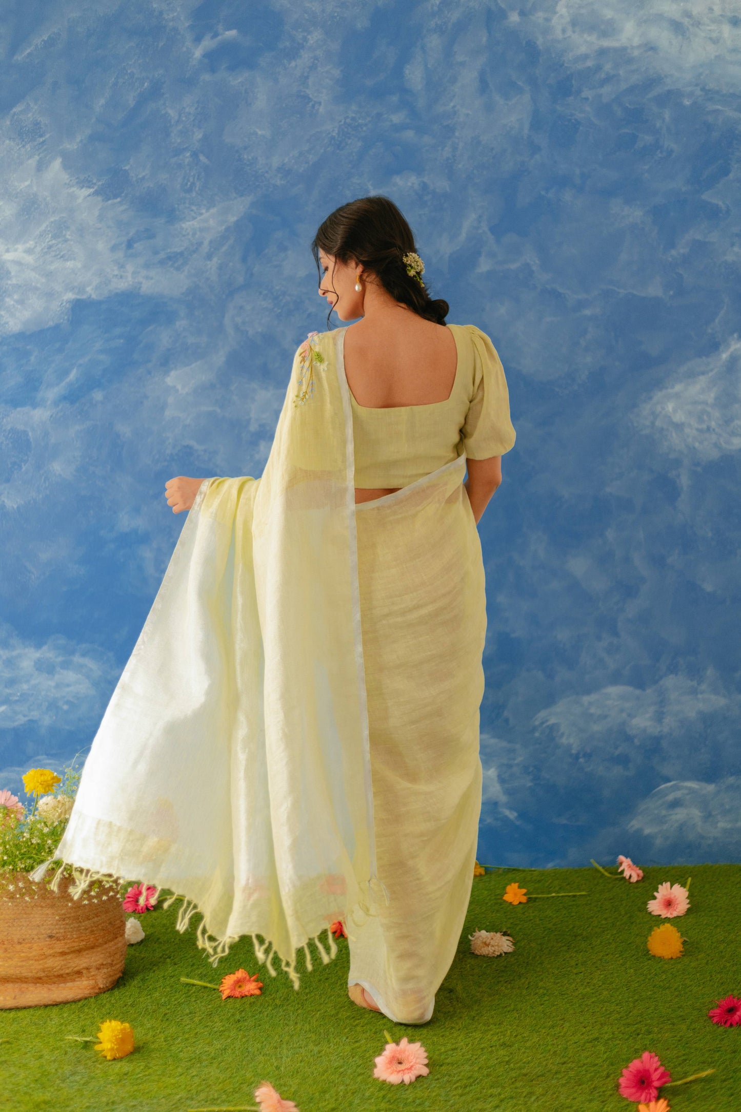 Aaftab Pista Linen Saree