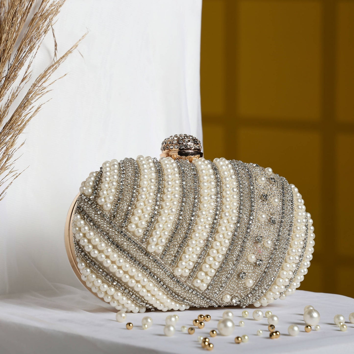 Silver Stone Oval Clutch: Sleek Sophistication