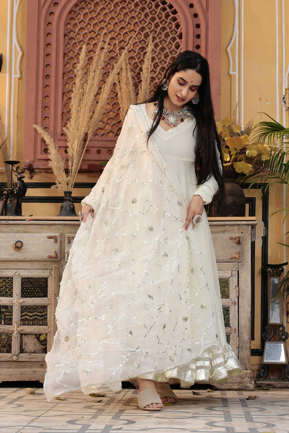 Vaniki Off White Chiffon Anarkali Set