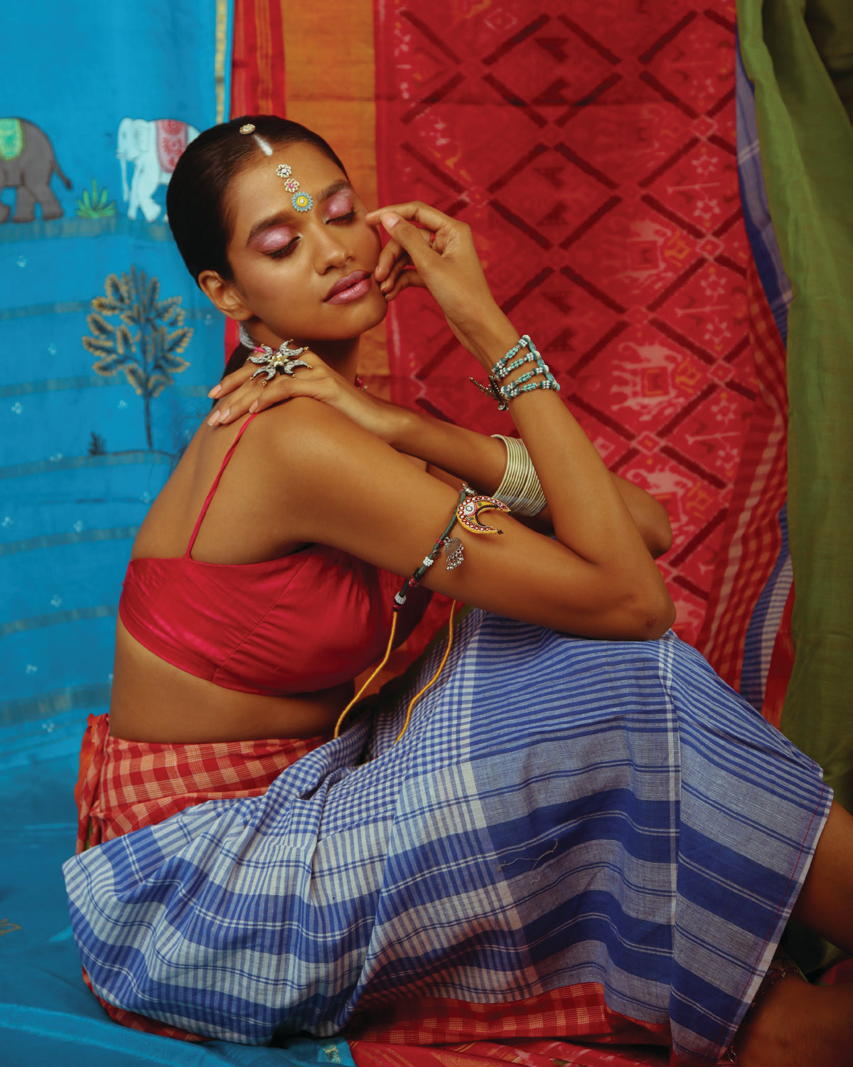 45+ Bridal Bindi Designs To Doll Up Your Big Day Look! | Indian bridal  makeup, Bridal makeup images, Bindi