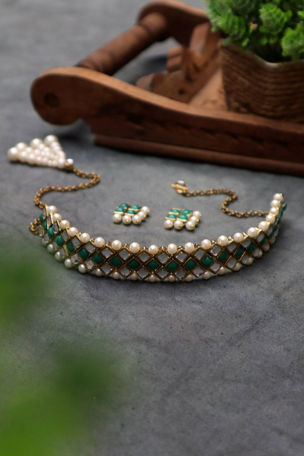 Geo Kundan and Stone Choker Necklace Set