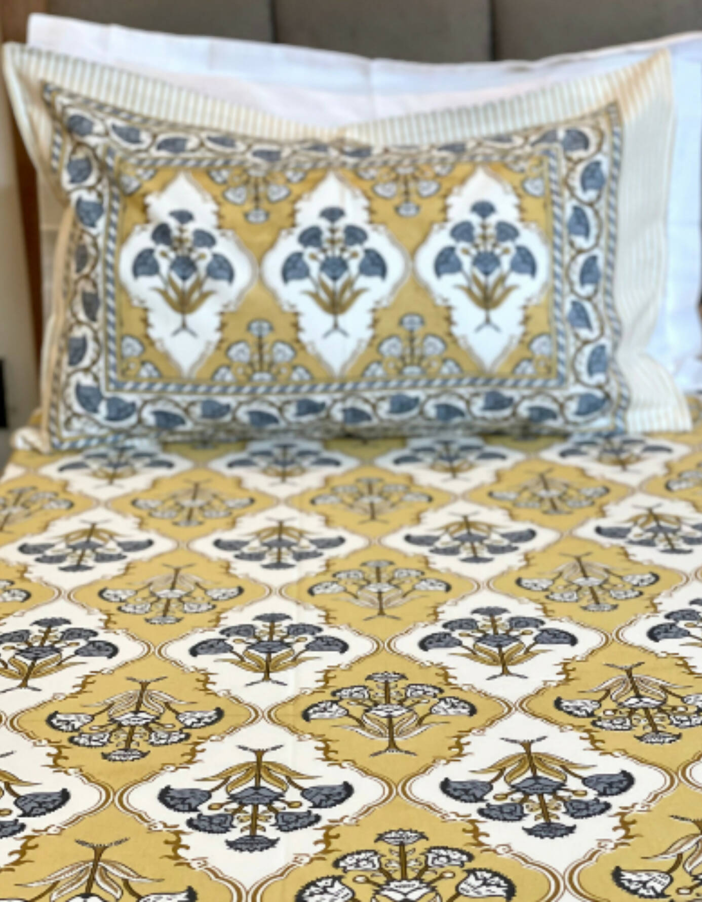 Mughal Poppy Buta Bedsheet Set